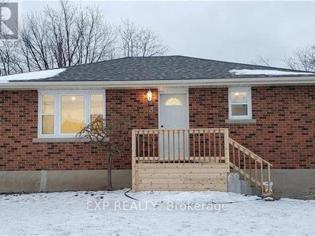 8 Hillcrest Avenue, Brantford, ON, N3T 2C7 house for lease | Listing ID X13459 | Royal LePage