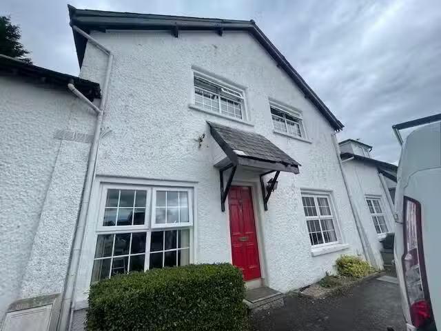 8 Hollymount Court