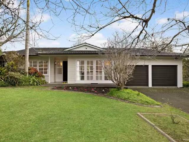 8 Jill Place, Hillpark, Manukau City For Sale