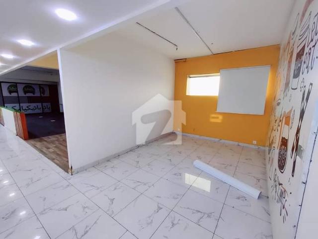 8 Kanal Building For Rent