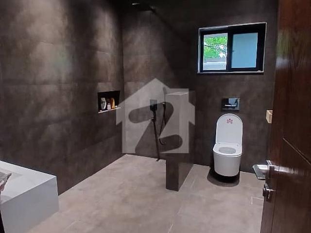 8 kanal full house for sale at ideal location in garden town