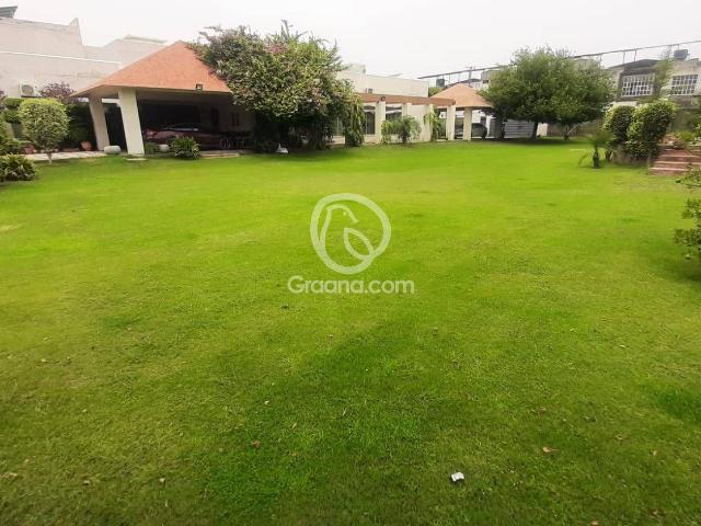 8 Kanal house for sale