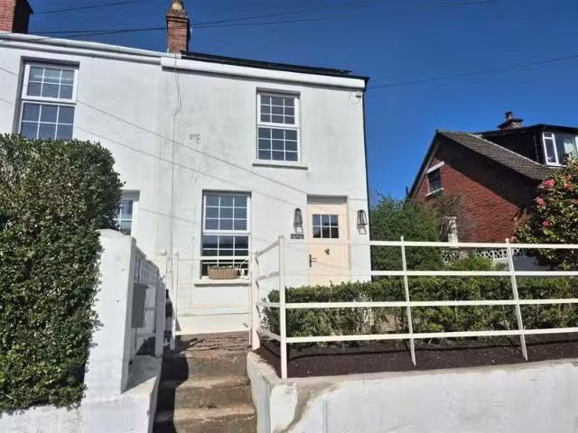 8 Kingsdale Park