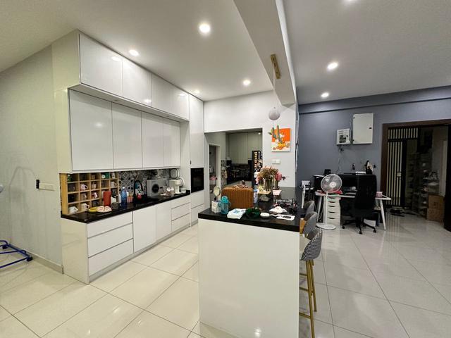 8 Kinrara Condo FREEHOLD BELOW MARKET Next to LRT BK5