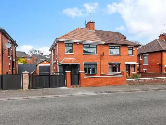 8 La Salle Drive