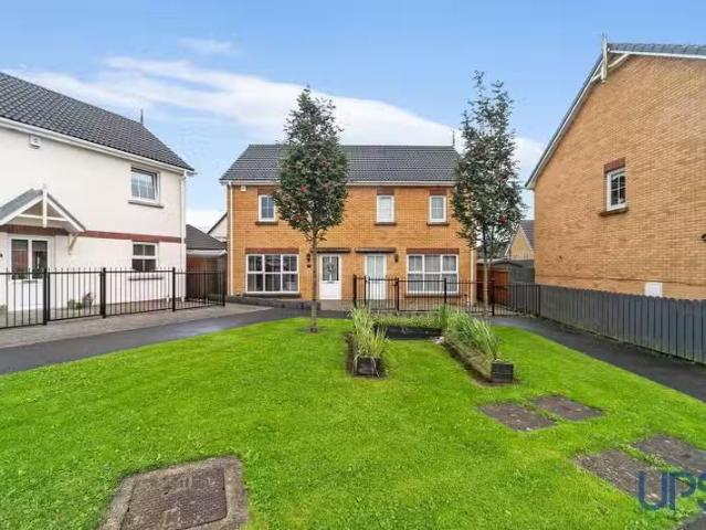 8 Lagmore View Manor