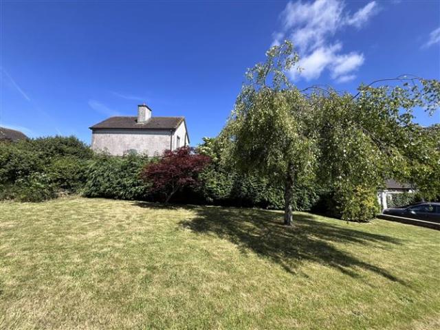 8 Lissava Terrace, Cahir, County Tipperary P F Quirke & Co Ltd 4935 MyHome. Ie Residential