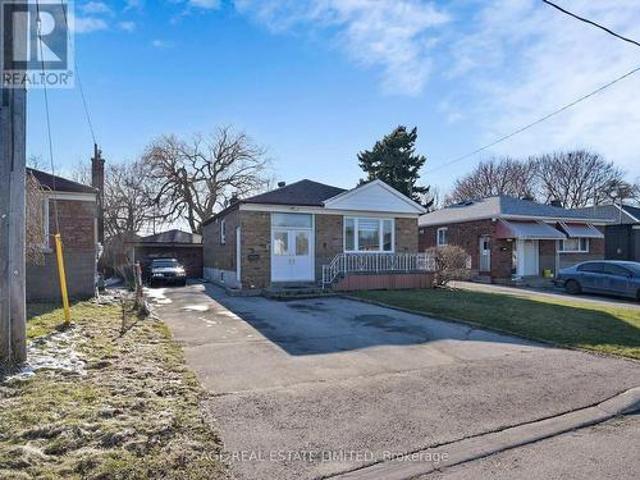 8 Lombardy Crescent, Toronto, ON, M1K 4N8 house for sale | Listing ID E13098 | Royal LePage