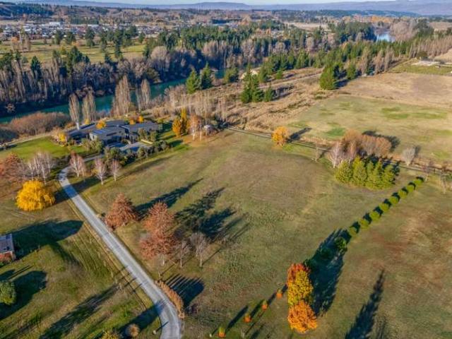 8 Paulin Road, Clyde, Central Otago
