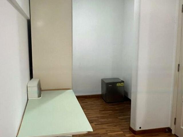 8 Raja D12, Apartment