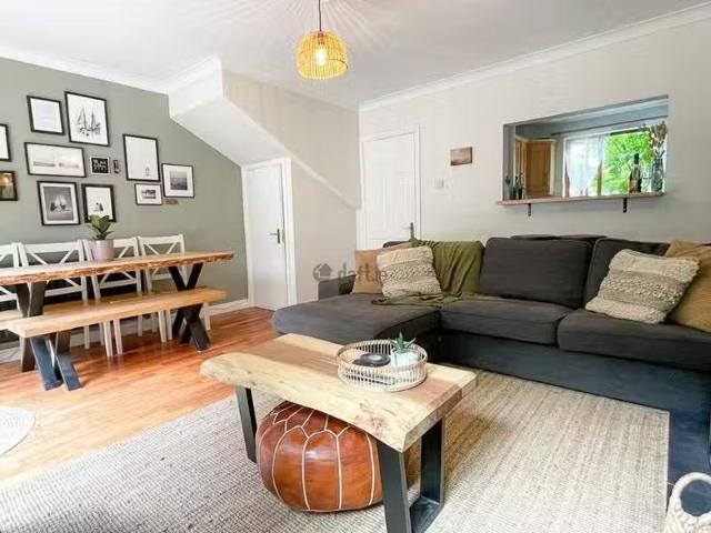 8 River Lane Grove, Shankill, Dublin 18 is for rent