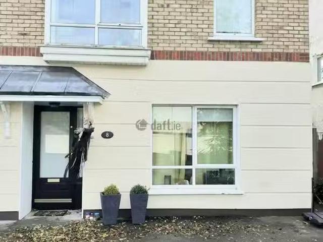 8 Riverwood Park, Castleknock, Dublin 15 is for rent