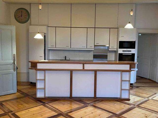 8 room apartment with private garden