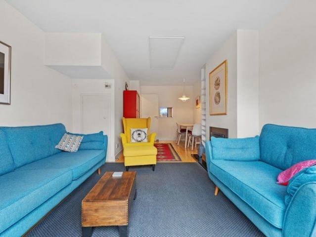 8 Rosemount Court, Rosemount Terrace, Booterstown, Dublin, Ireland