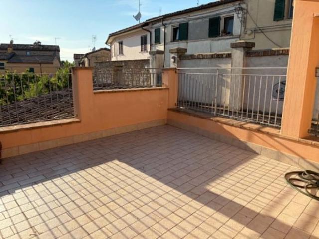 8 stanze in affitto