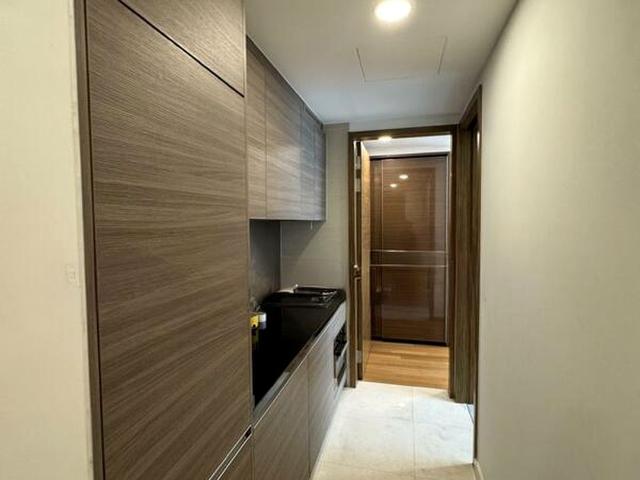 8 Saint Thomas D9, Condominium