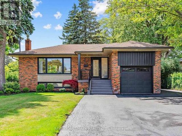 8 Tufton Crescent, Toronto, ON, M4A 2E3 house for sale | Listing ID C13566 | Royal LePage