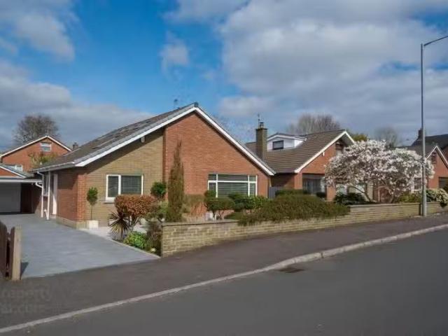 8 Thornleigh Drive