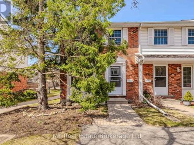 8 129 Victoria Road N, Guelph Grange Road, ON, N1E 6V3 townhouse for sale | Listing ID X12094 | Royal LePage