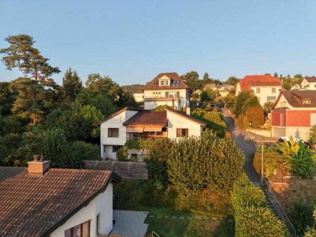 8 1/2 Zimmer Einfamilienhaus mit unverbaubarer SW Aussicht Nähe ÖV und Schulen in Dornach