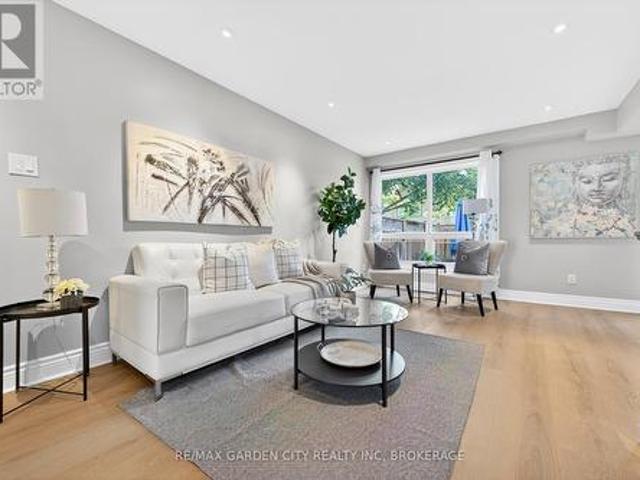 8 3008 Palmer Drive, Burlington Palmer, ON, L7M 1L2 townhouse for sale | Listing ID W13489 | Royal LePage