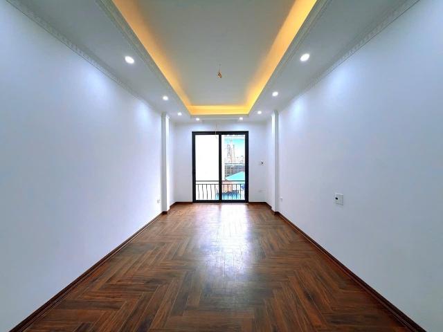 8.3 tỷ x 6 tầng 40m ra mặt phố thái thịnh nhà mới chỉ việc về ở sổ đỏ 32m2 trung tâm đống đa lh  0944493 Hoặc ZALO