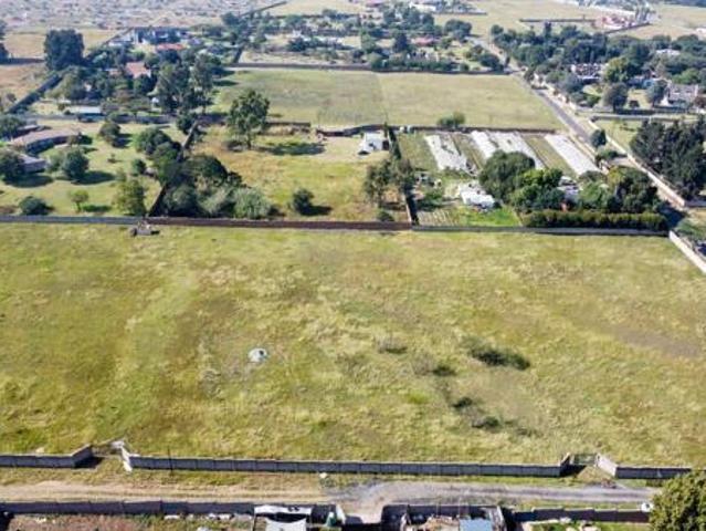 8 500 m² Land available in President Park