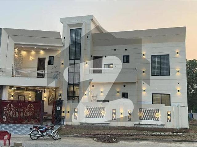 8.5 Marla Beautiful 5 Bed House Available In DC Colony Gujranwala