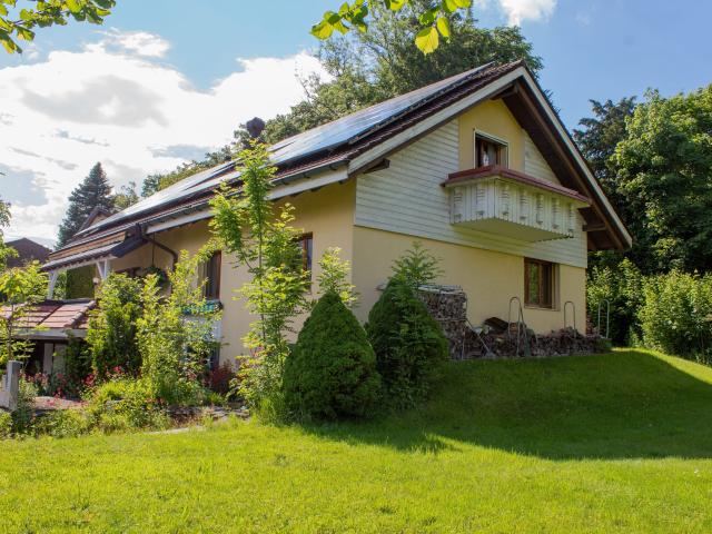 8.5 Zi. EFH mit Einliegerwohnung in Benken grosszügiges Grundstück