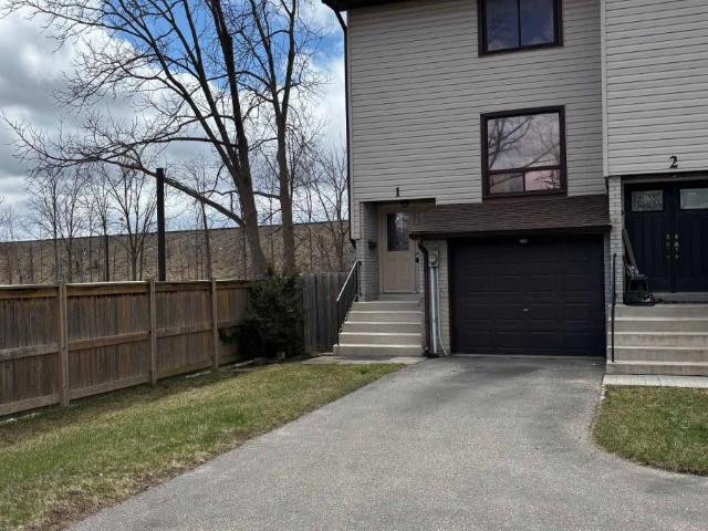 8 64 Bronte Street S