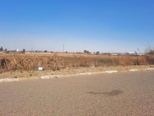 8.6 ha Land available in Orange Farm