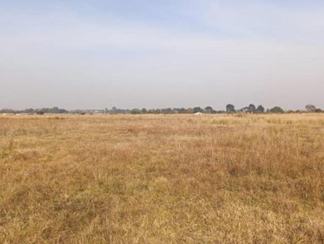 8.6 ha Land available in Stefano Park