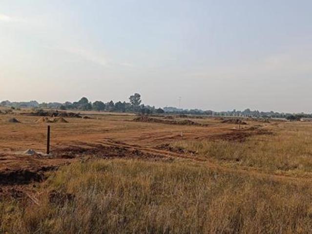 8.6 ha Land available in Stefano Park