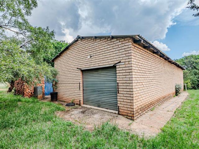 8.6 ha Smallholding in Donkerhoek