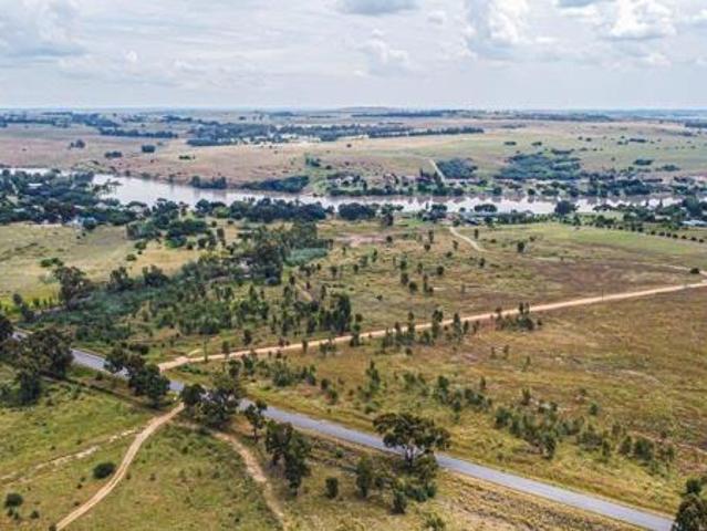 8.7 ha Land available in Deneysville