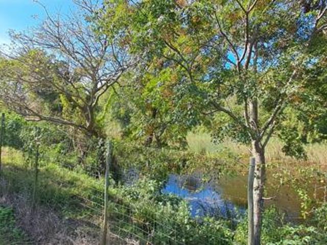 8 840 m² Land available in Gonubie