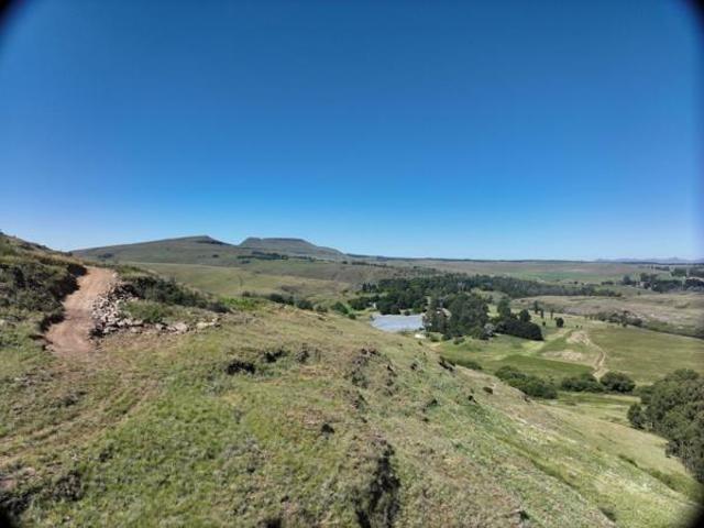 8 845 m² Land available in Underberg