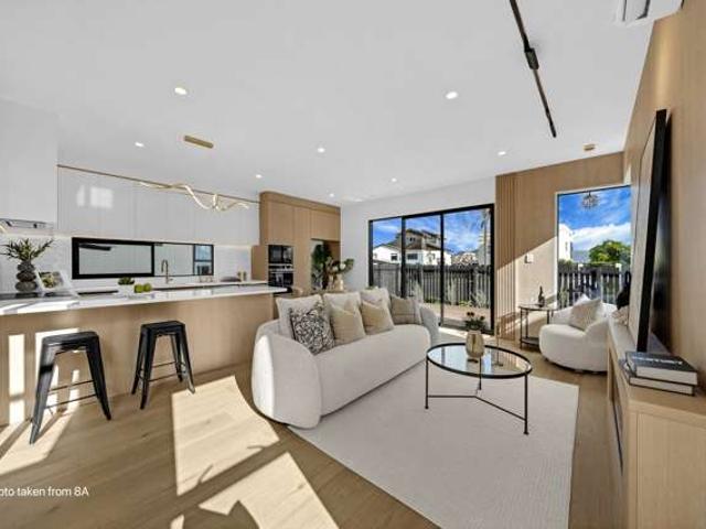 8C Hattaway Avenue, Bucklands Beach, Manukau City