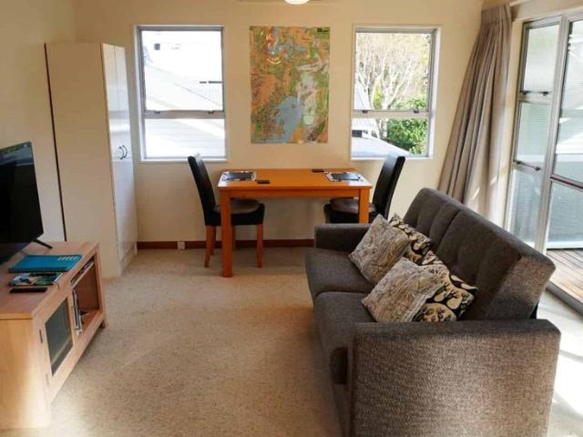8A Waikare Street, Karori