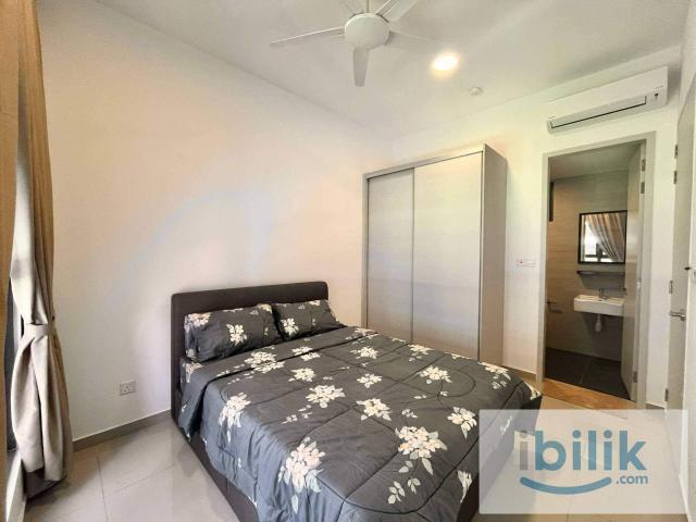 8Min To IOI Mall Puchong!Master/Medium room for rent at Suria Garden Puchong Utama near LRT Lotus Restaurant Hospital