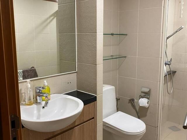 8mins walk to Lakeside MRT, Spacious Common room, only share bathroom with 1 female student