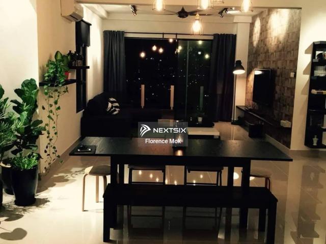 8ScapeResidences @ Perling facilities 最美的公寓 成熟区一直都是很多人喜欢的地点【2房2厕】808sqft 高楼️ City view️ 屋况保持不错，小家庭自住或收租都很刚好 部分家私留下️ 冷气、热水器、窗帘和 kitchen table top 都已经有了 1 个 carpark