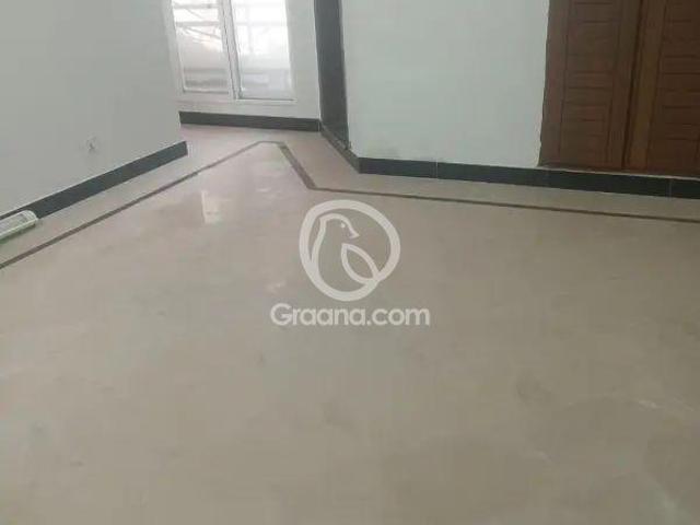 900 Ft² Flat for Rent