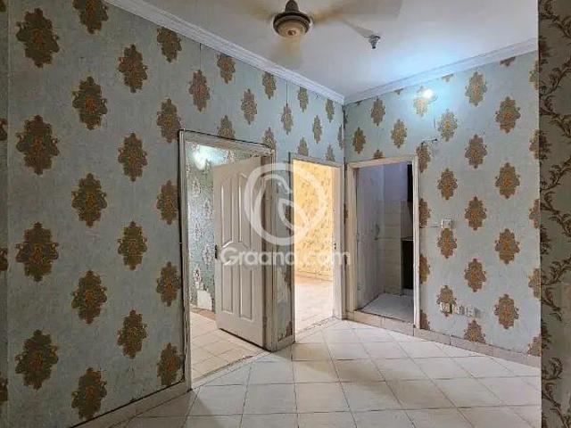900 Ft² Flat for Rent
