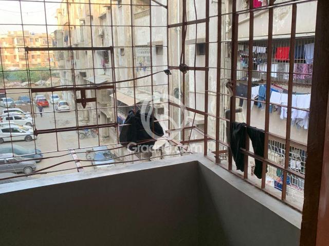 900 Ft² Flat for Rent