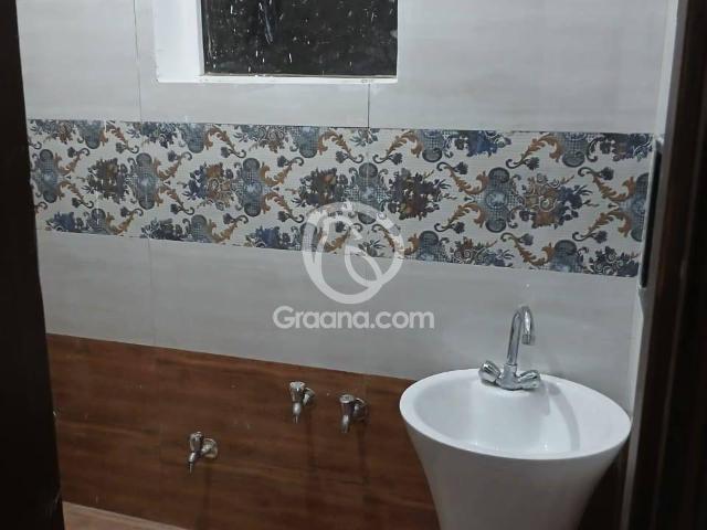 900 Ft² Lower portion for Rent