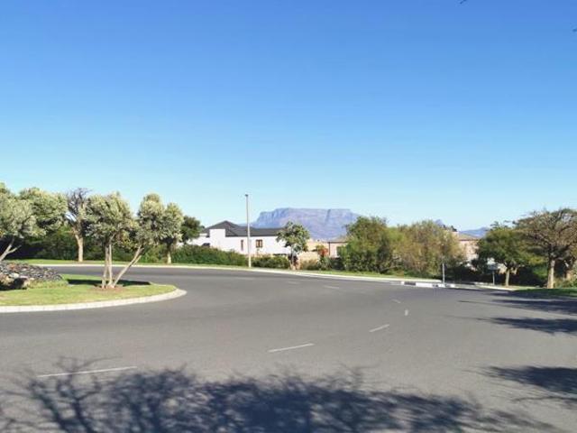 900 m² Land available in Baronetcy Estate