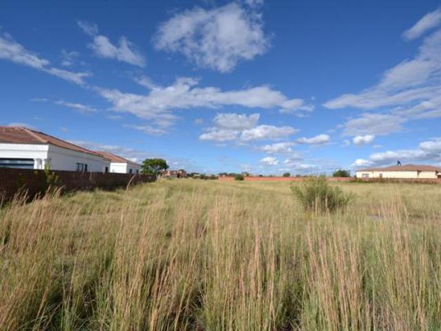 900 m² Land available in Naudeville