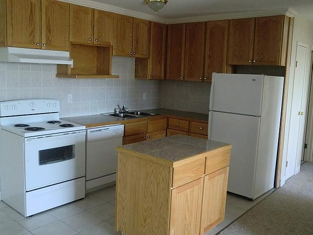 900 Sq Ft 2 Bedroom 1.5 Bthrm Dishwasher Balcony