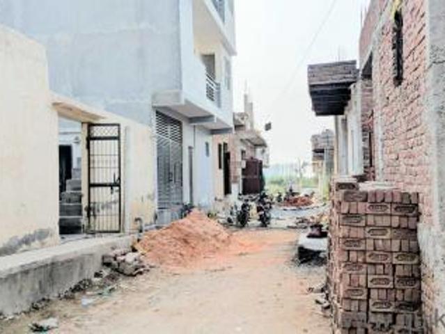 900 Sq. ft Plot for Sale in Sector 136, Noida